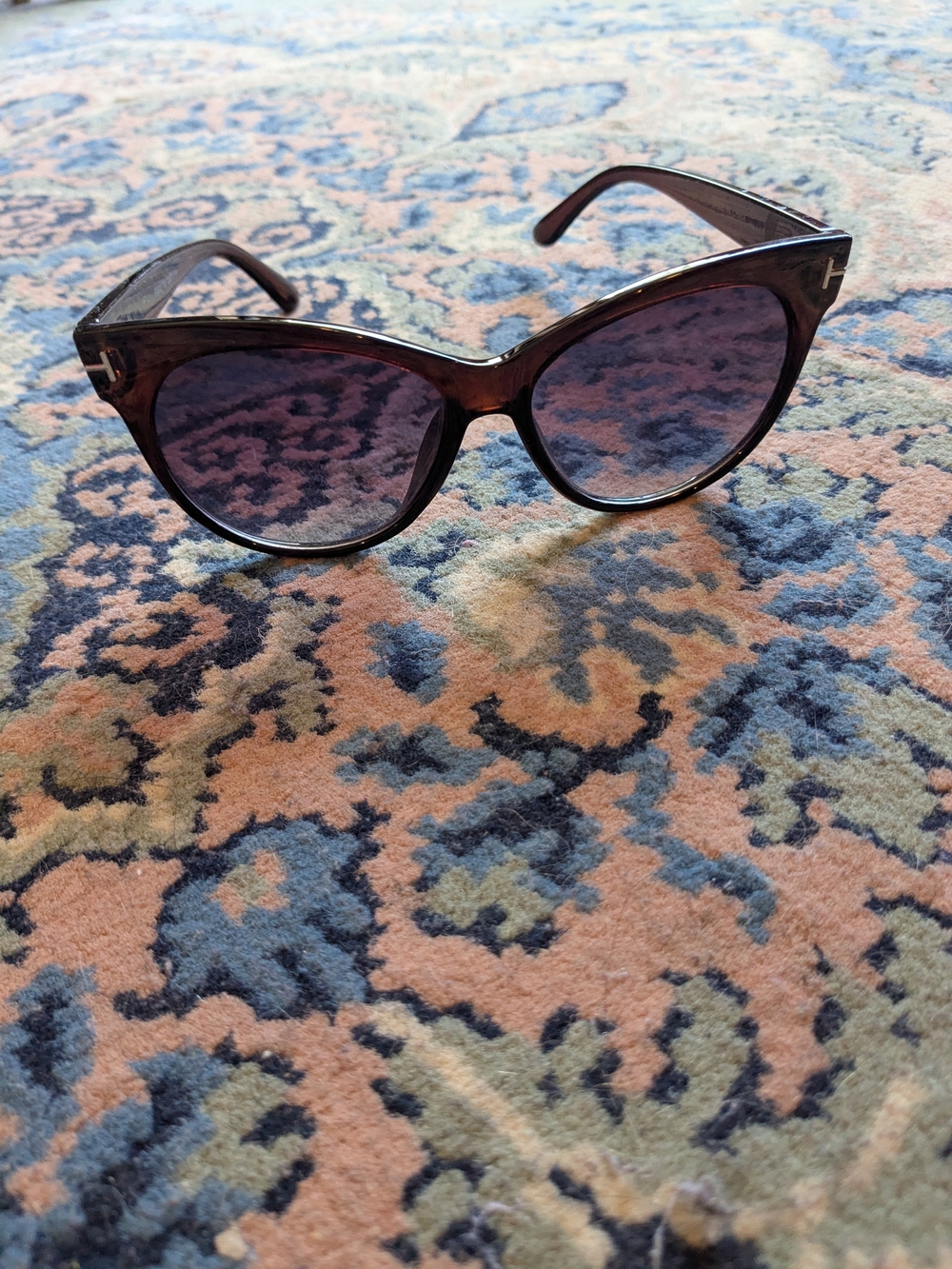 Stylish Women's Tortoiseshell Sunglasses - Blueish Lenses